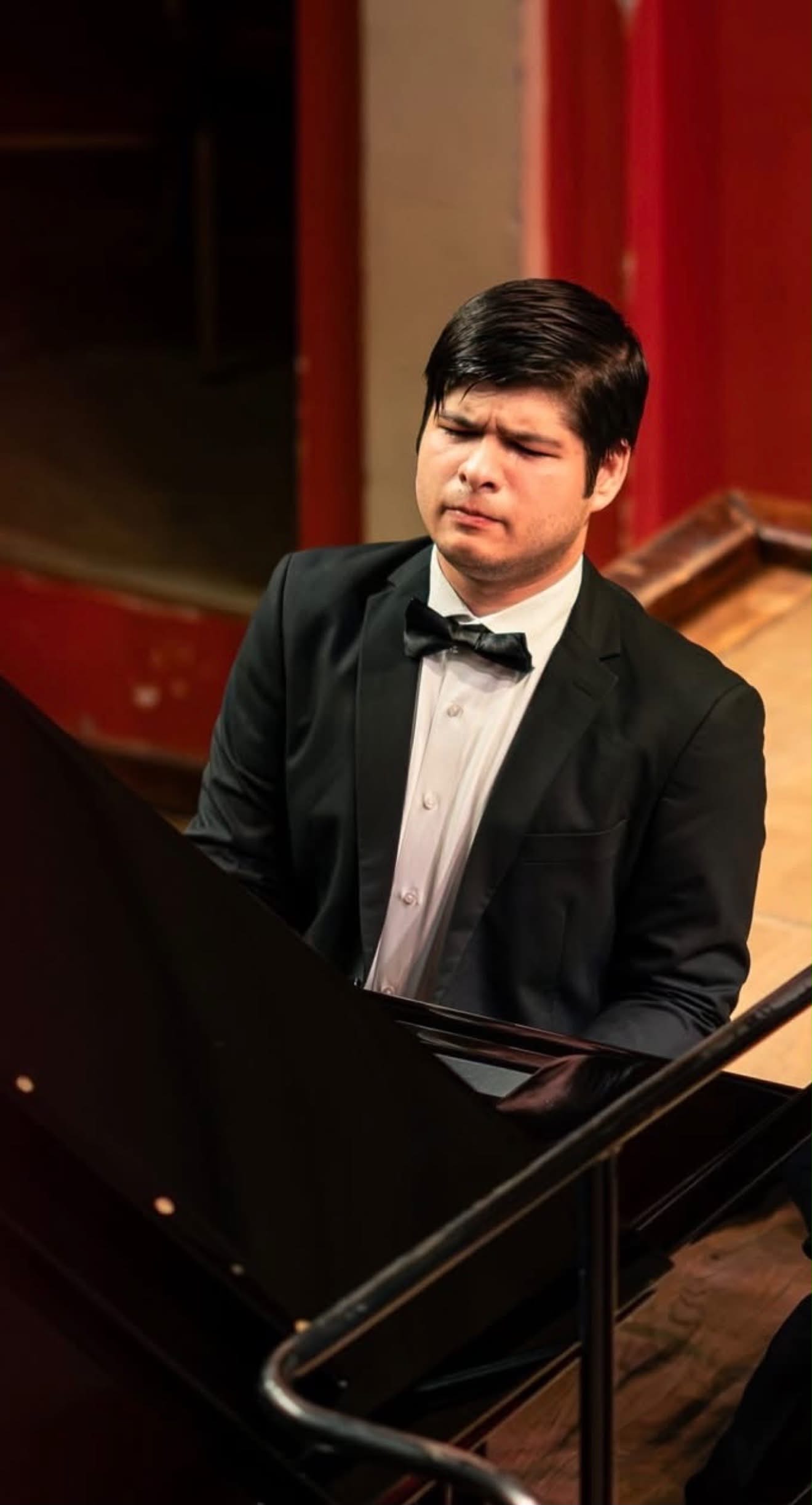 Portrait of Robert Bascoveanu in concert dress